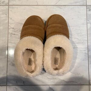 UGG Platform Tazzlita Slippers